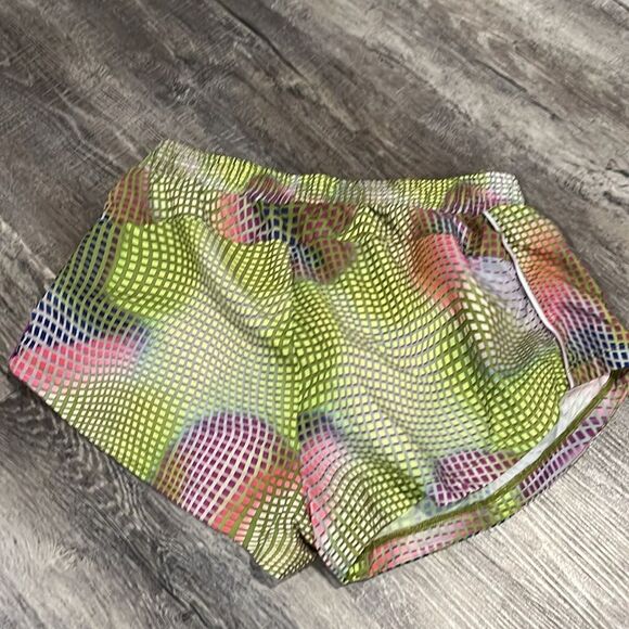 Fabletics NWOT Vibrant Women's Shorts - M - Picture 10 of 13